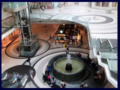 Eaton Centre 07 - fountain